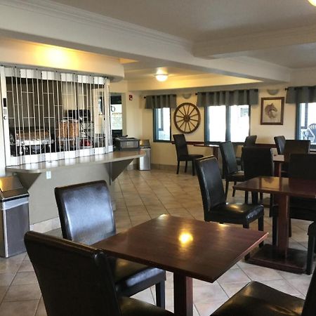 Super 8 By Wyndham High River Ab Ngoại thất bức ảnh