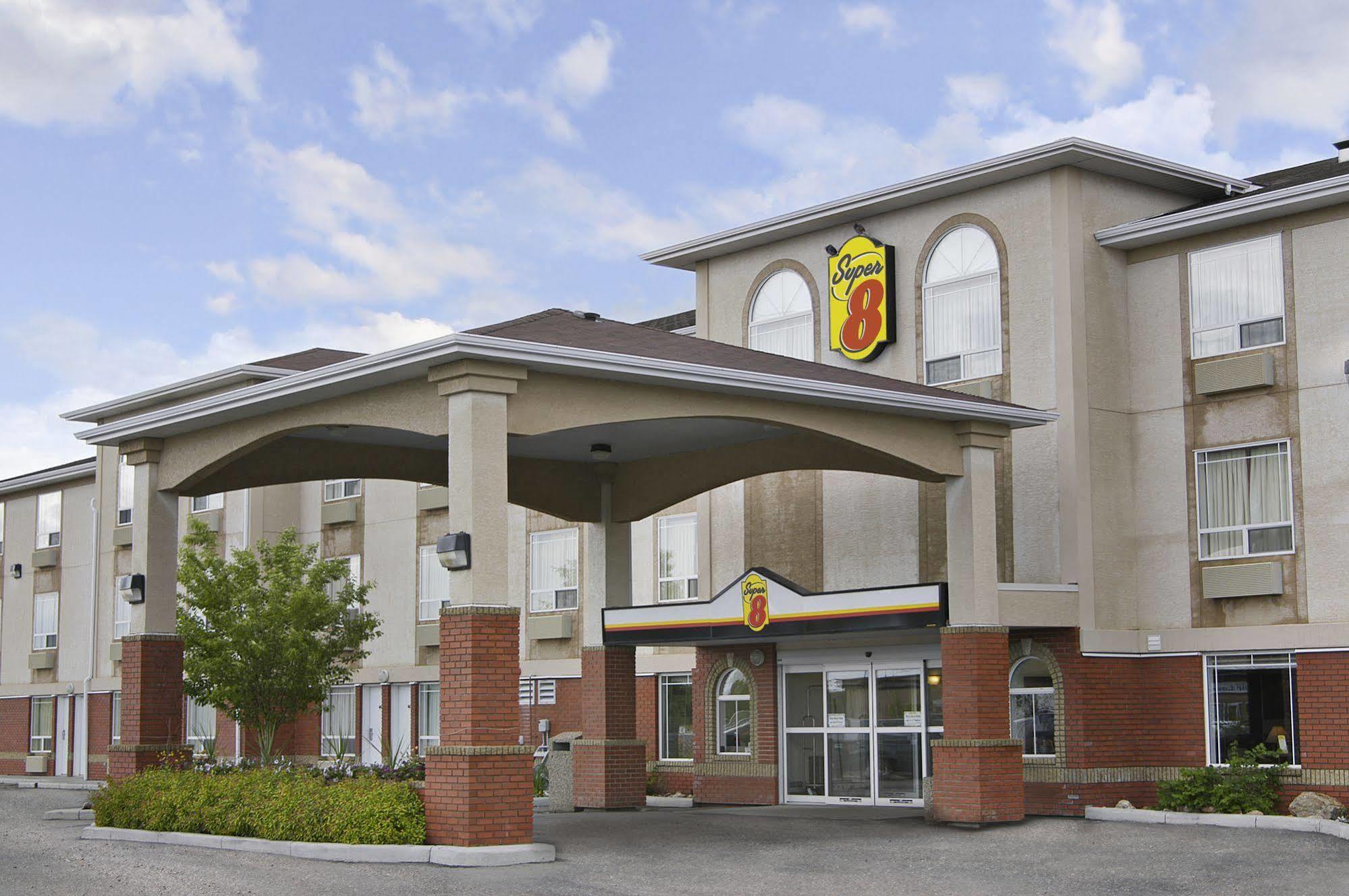 Super 8 By Wyndham High River Ab Ngoại thất bức ảnh