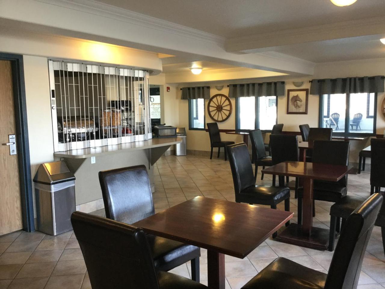 Super 8 By Wyndham High River Ab Ngoại thất bức ảnh